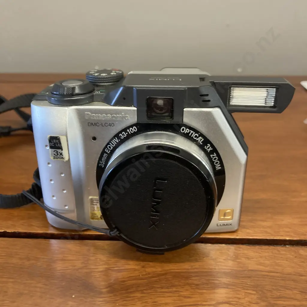 Panasonic LUMIX DMC-LC40 3.9MP Digital Camera 33-100 Leica Zoom, CD, Charger, LowePro Carry Bag Image 1++